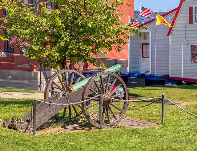 Stolen Civil War-era cannonballs found in suitcase at Alabama airport