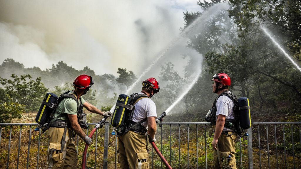 Brandweer 'nog zes tot acht uur' bezig met blussen natuurbrand in Noord-Limburg