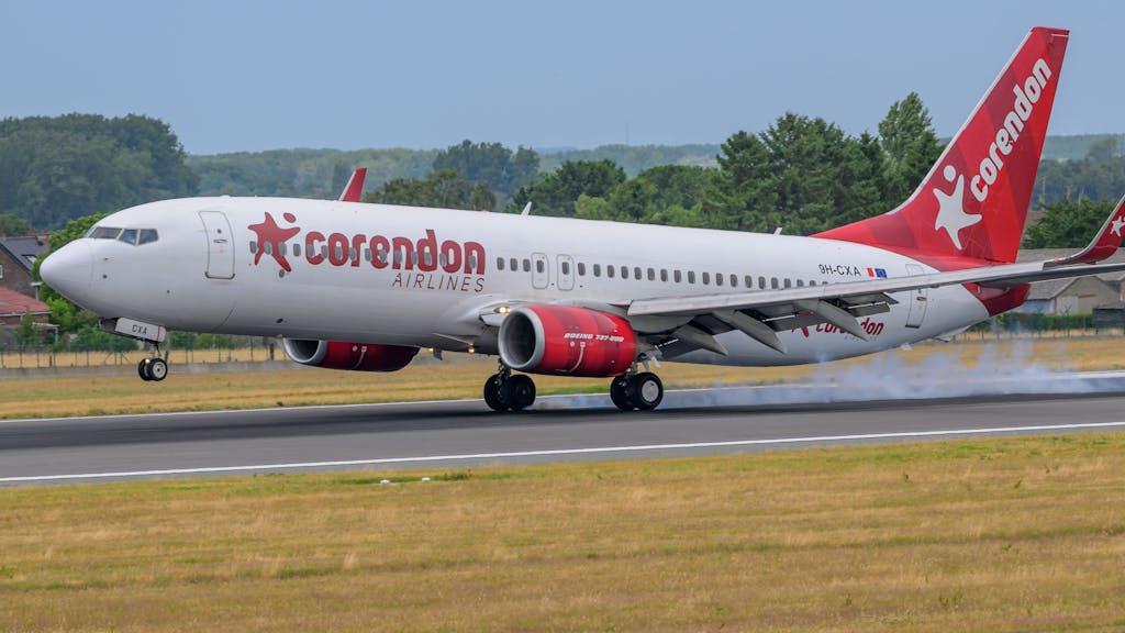 Luchtvaart: hogere vliegtaks onverantwoord in crisistijd, moet van tafel