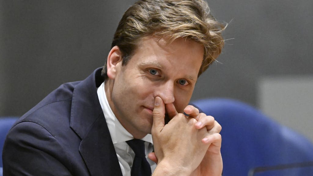 Deltalinqs slaat alarm: zonder extra geld slibben wegen rond Rotterdam dicht