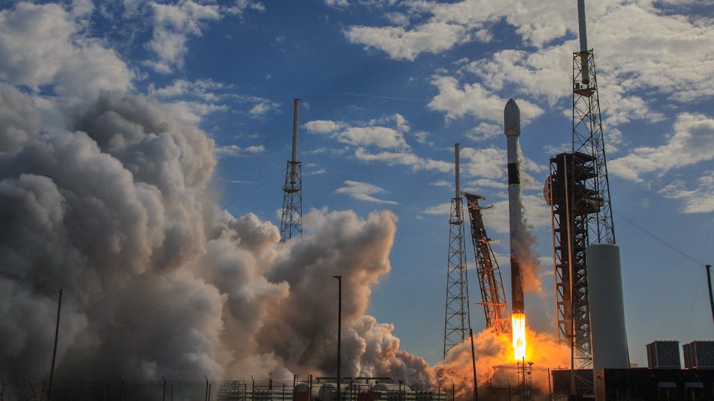 Omzet SpaceX stijgt 92 procent, maar boekt half miljard dollar verlies