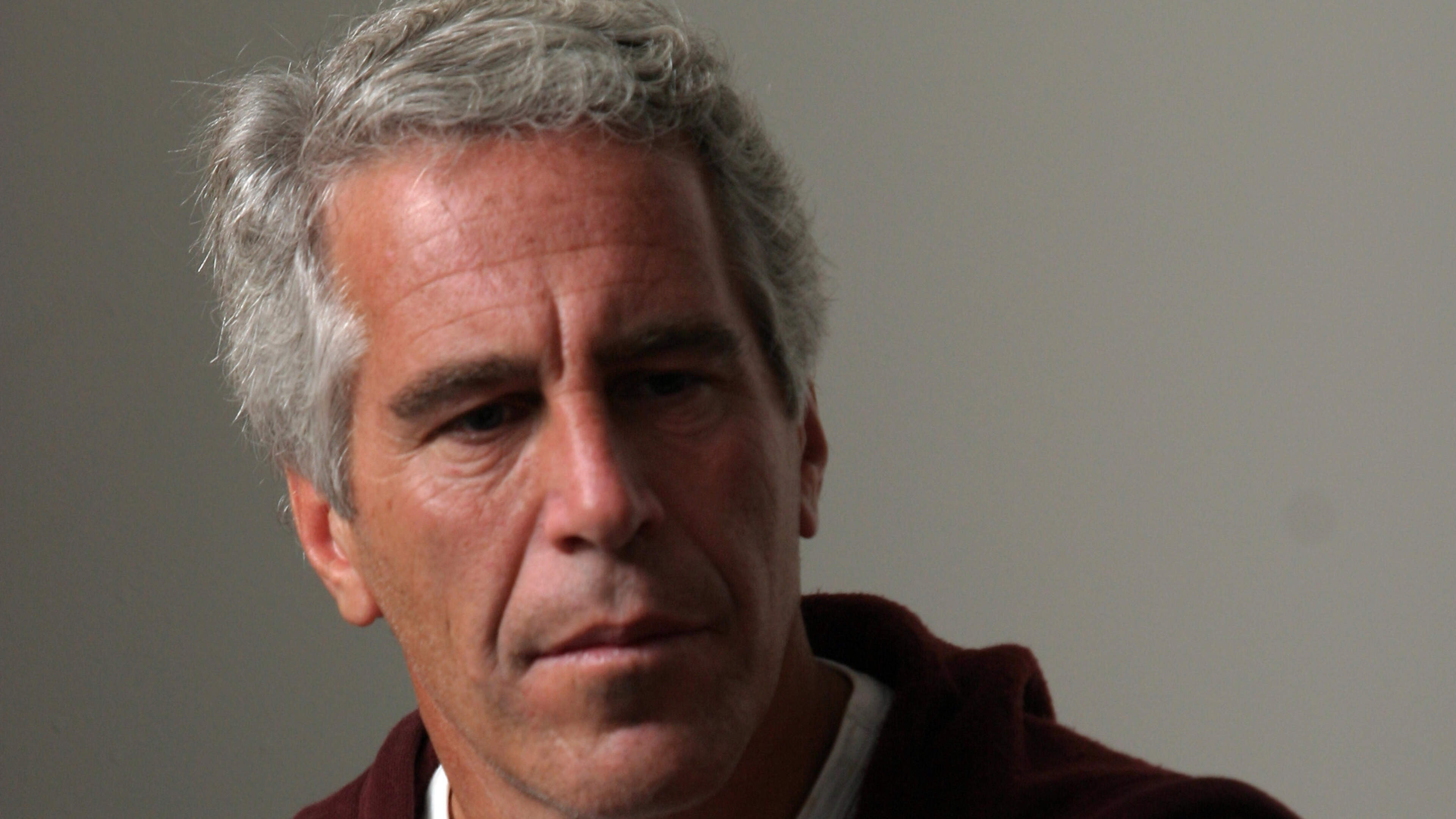 New York Times vraagt rechter om mogelijk zelfmoordbriefje Epstein vrij te geven