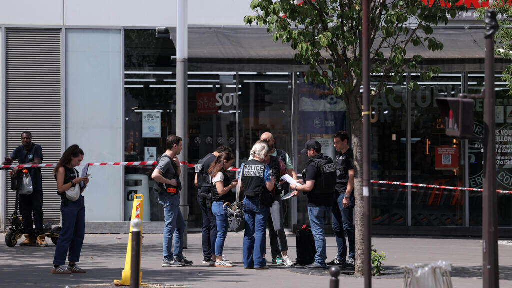 Paris police arrest man who wounded three women with knives