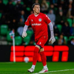 Vaessen keepte met tenue uit fanshop: 'Complimenten aan materiaalman Bert'