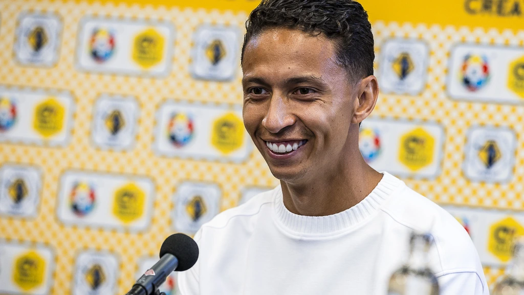 Mauro Júnior blijft bij PSV en is aanvoerder: 'Zeker geen introverte jongen'