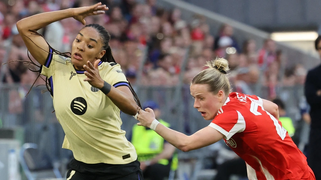 Bayern houdt Barça op 1-1 in heenduel, assist Brugts en rood voor 'haartrekker' Kett