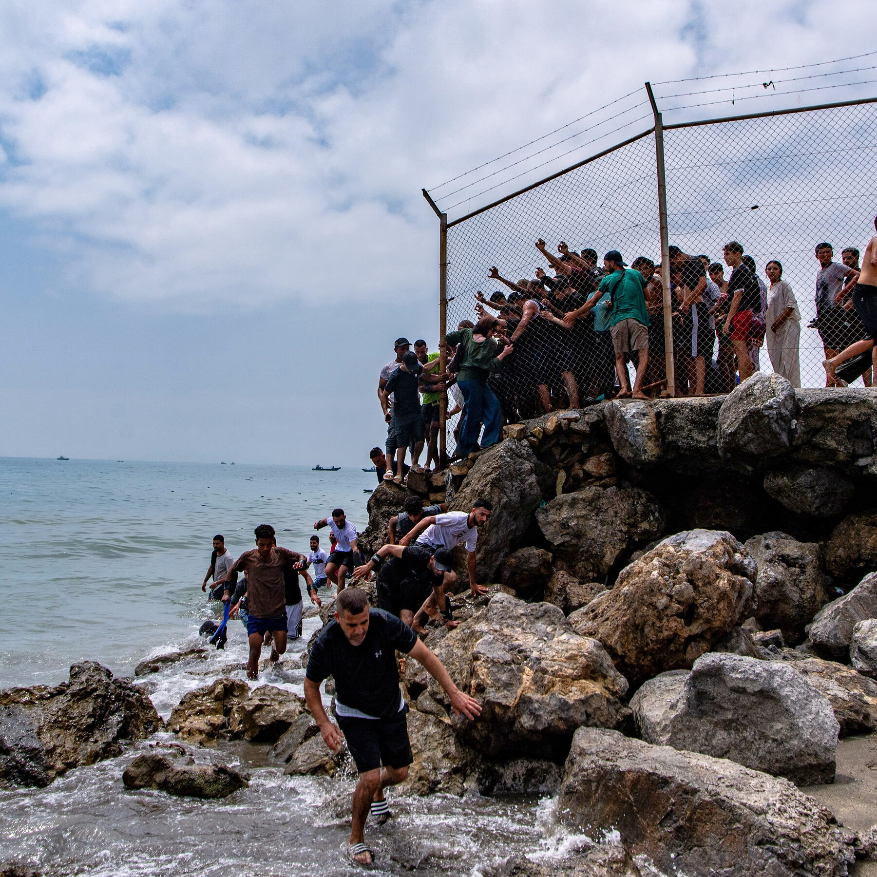 Thousands of Migrants Enter Ceuta, a Spanish Enclave, From Morocco