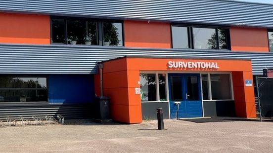 Zijn de bedden in de Surventohal al gebruikt? "Ik schaam me bijna dat ik inwoner van Surhuisterveen ben"