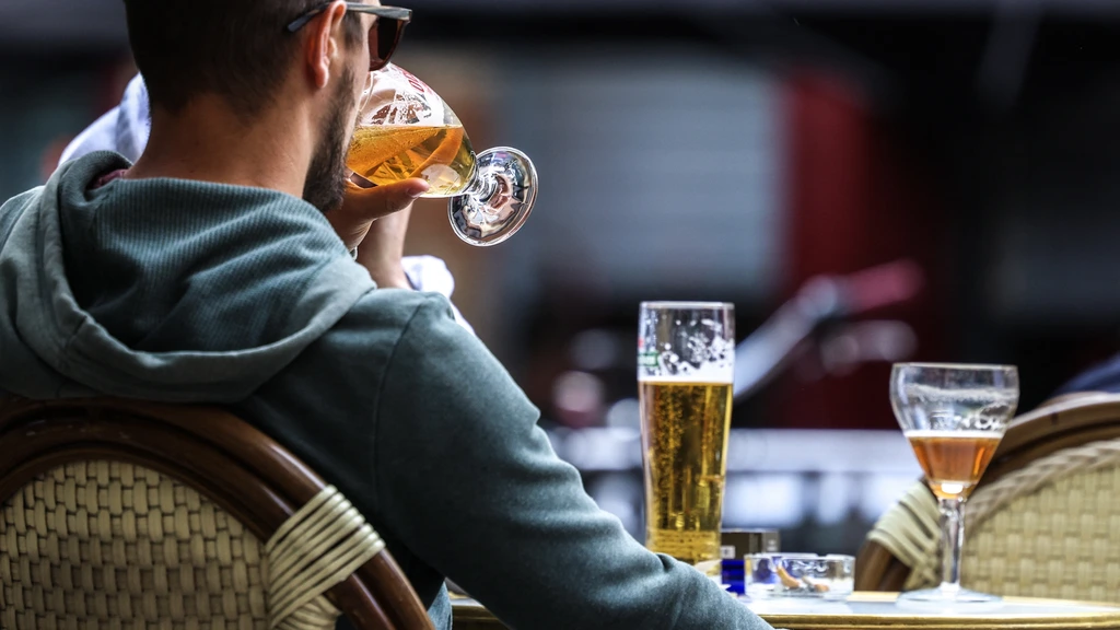 Alcohol blijft grootste in verslavingszorg, toename online gokken en designerdrugs