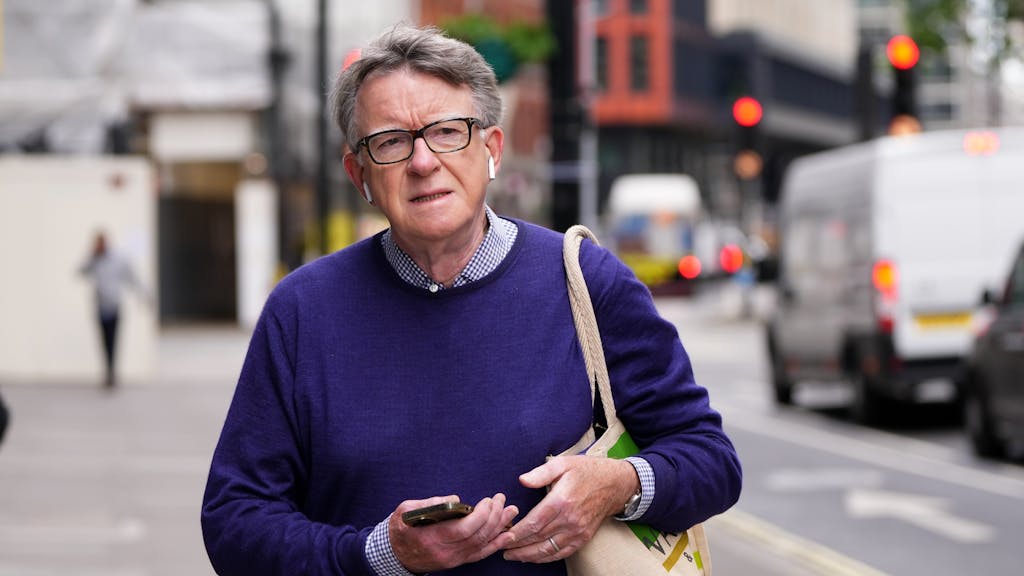 Keir Starmer in het nauw: vrijgave duizend pagina’s over benoeming Peter Mandelson