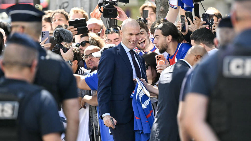 France legend Zidane succeeds Deschamps as boss of Les Bleus