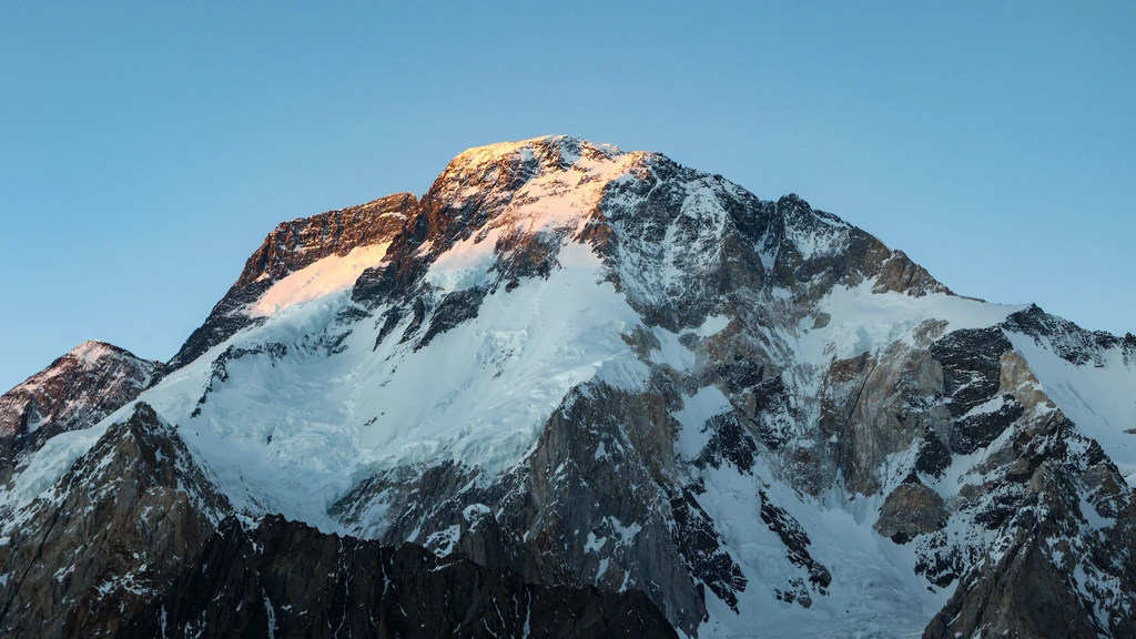 Tien bergbeklimmers vermist na lawine in Pakistan, onder wie wereldberoemde klimmer