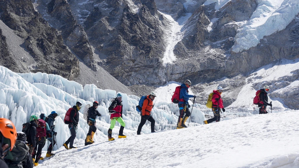 Mount Everest voorlopig onbeklimbaar door gletsjerbrok, vrees voor 'files'
