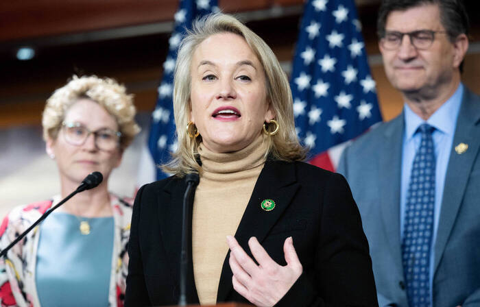 Lawmakers introduce bill to prohibit members of congress, president from prediction market trading