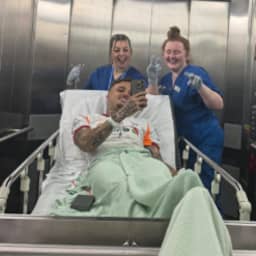 Noa Lang geopereerd vanwege 'ernstige blessure' aan zijn duim: 'Shit happens'