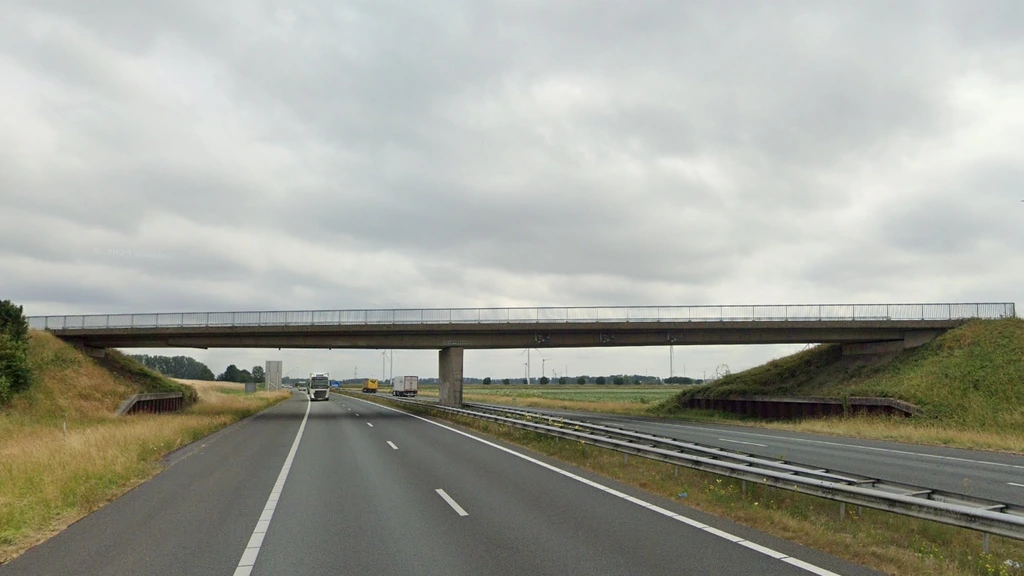 Dodelijk ongeluk op A4 bij Belgische grens, weg richting Antwerpen dicht