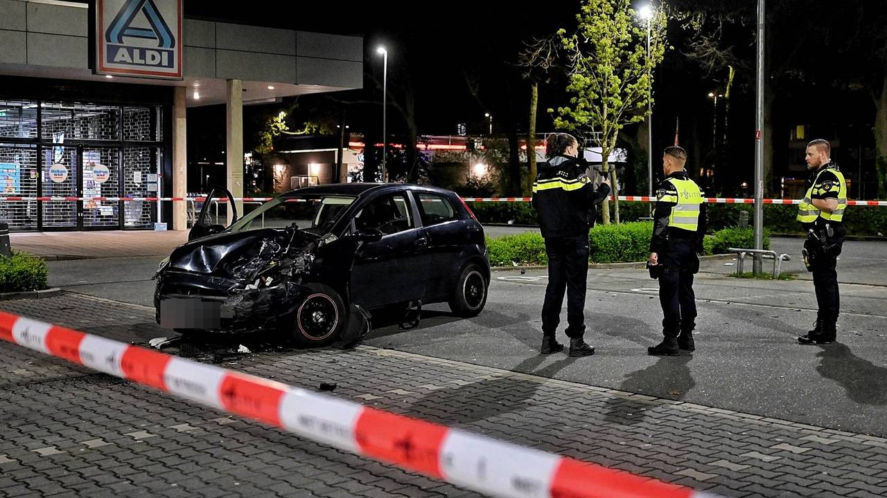 Ravage in Tilburg: zwaar beschadigde auto's gevonden, betrokkenen spoorloos