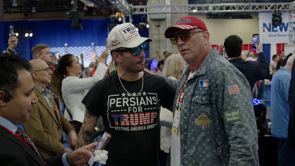 Trumps achterban verdeeld over oorlog: America First of Make Iran Great Again?