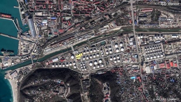 Brand na aanval op Russische olieraffinaderij Toeapse