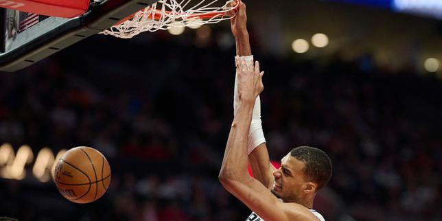 Wembanyama, in his return after a concussion, leads Spurs to erase a 19-point deficit, beating Portland