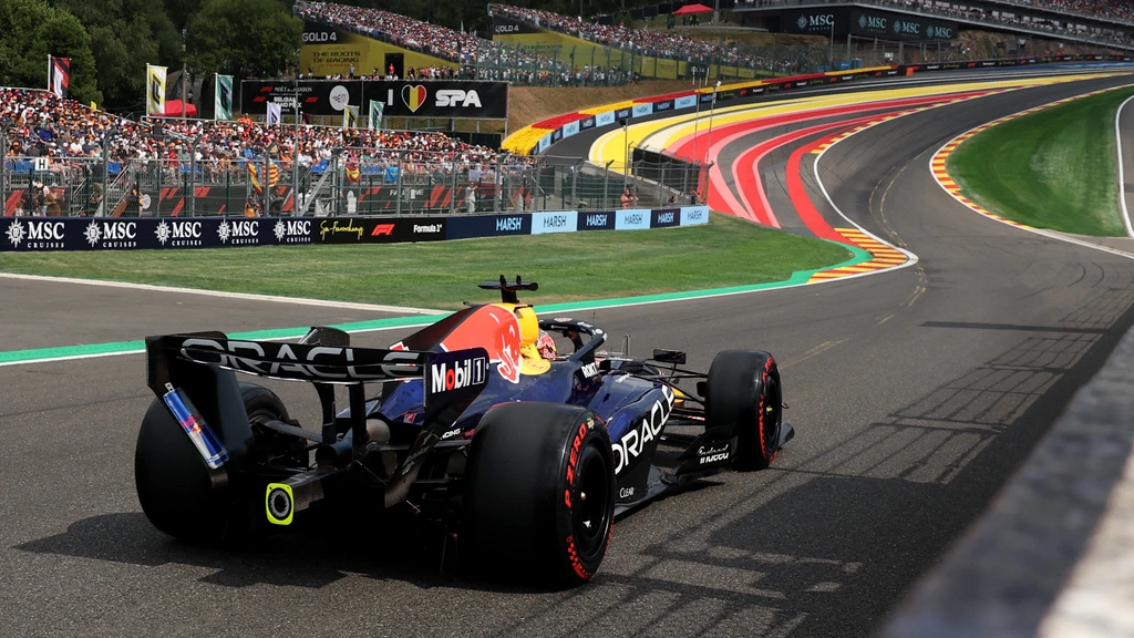 Verstappen tweede in kwalificatie België dankzij slipstream Hadjar, pole Antonelli