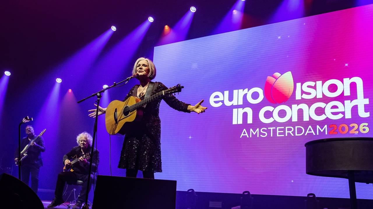 Lenny Kuhr neemt emotioneel afscheid van 'Troubadour' op songfestivalfeest