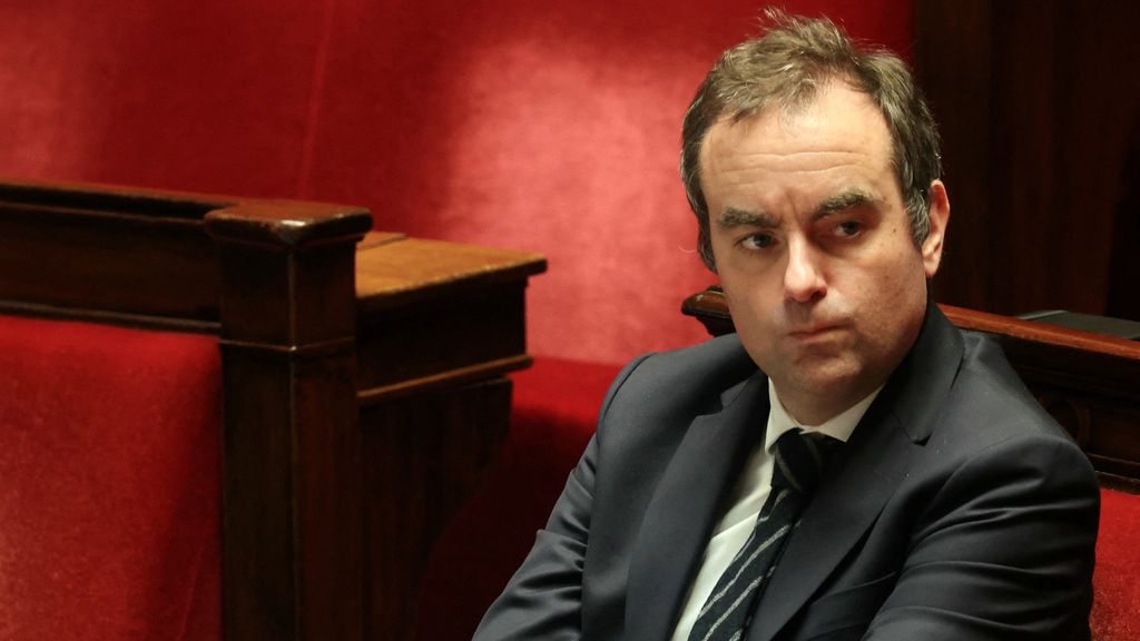 Franse premier Lecornu gebruikt omstreden wet om begroting door te drukken