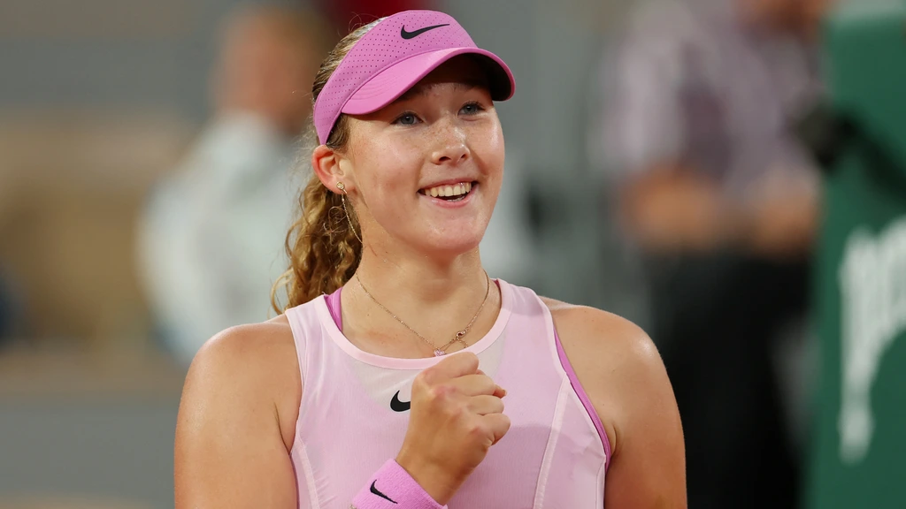 Andrejeva walst over Cîrstea heen en is eerste halvefinaliste Roland Garros