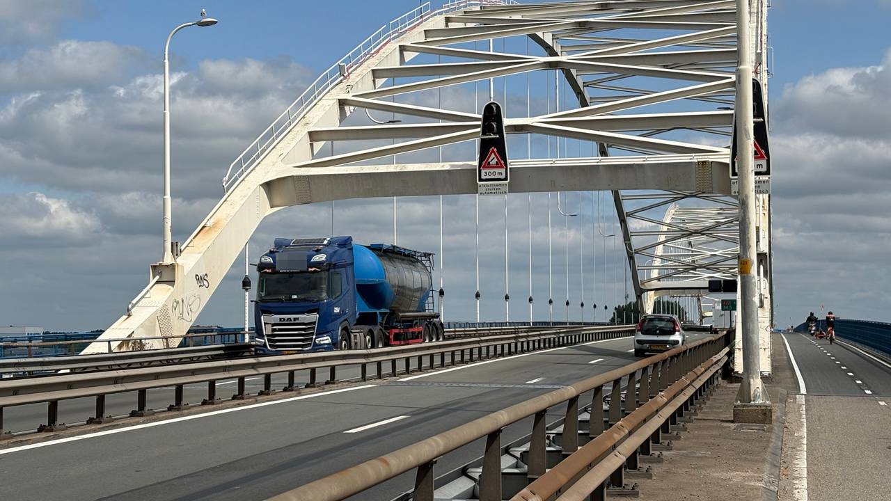 Camera's handhaving vrachtwagenverbod Merwedebrug dit weekend geplaatst