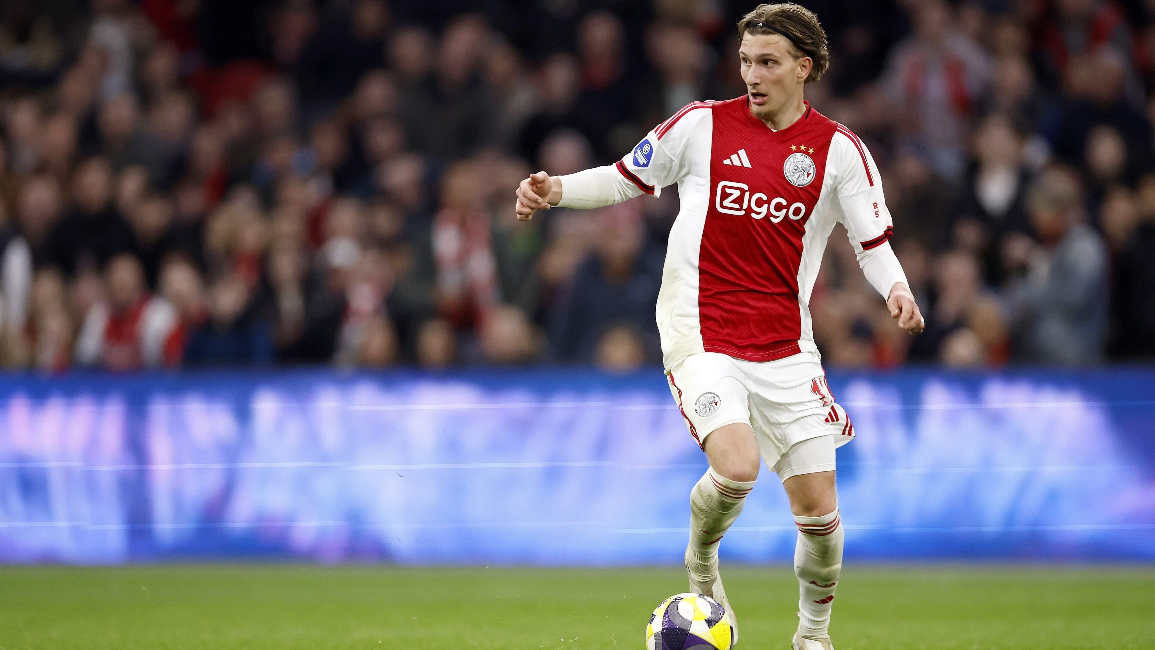 LIVE Eredivisie: PSV met gehavend elftal, Ajax mist Weghorst en begint met Dolberg in de spits