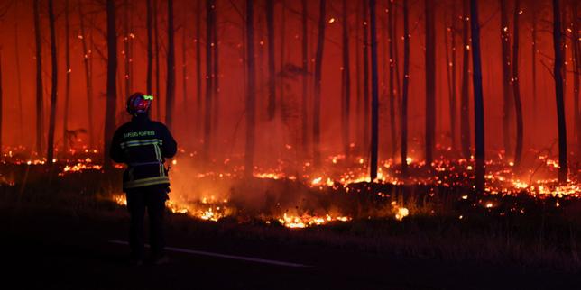 Fire ravages forest in southwestern France as thousands evacuated