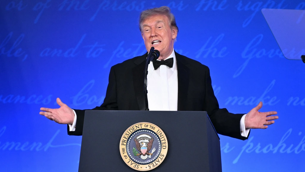 Pers kan nauwelijks lachen om Trump op White House Correspondents' Dinner