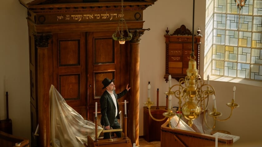 Nu oogt hij nog als een bouwval, maar bij het jubileum ziet de Amersfoortse sjoel er weer stralend uit