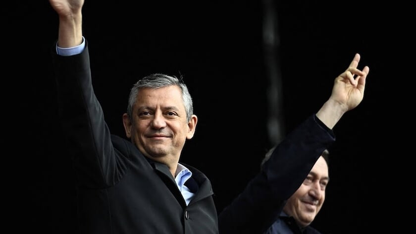 Rechtbank zet belangrijkste Turkse oppositieleider af