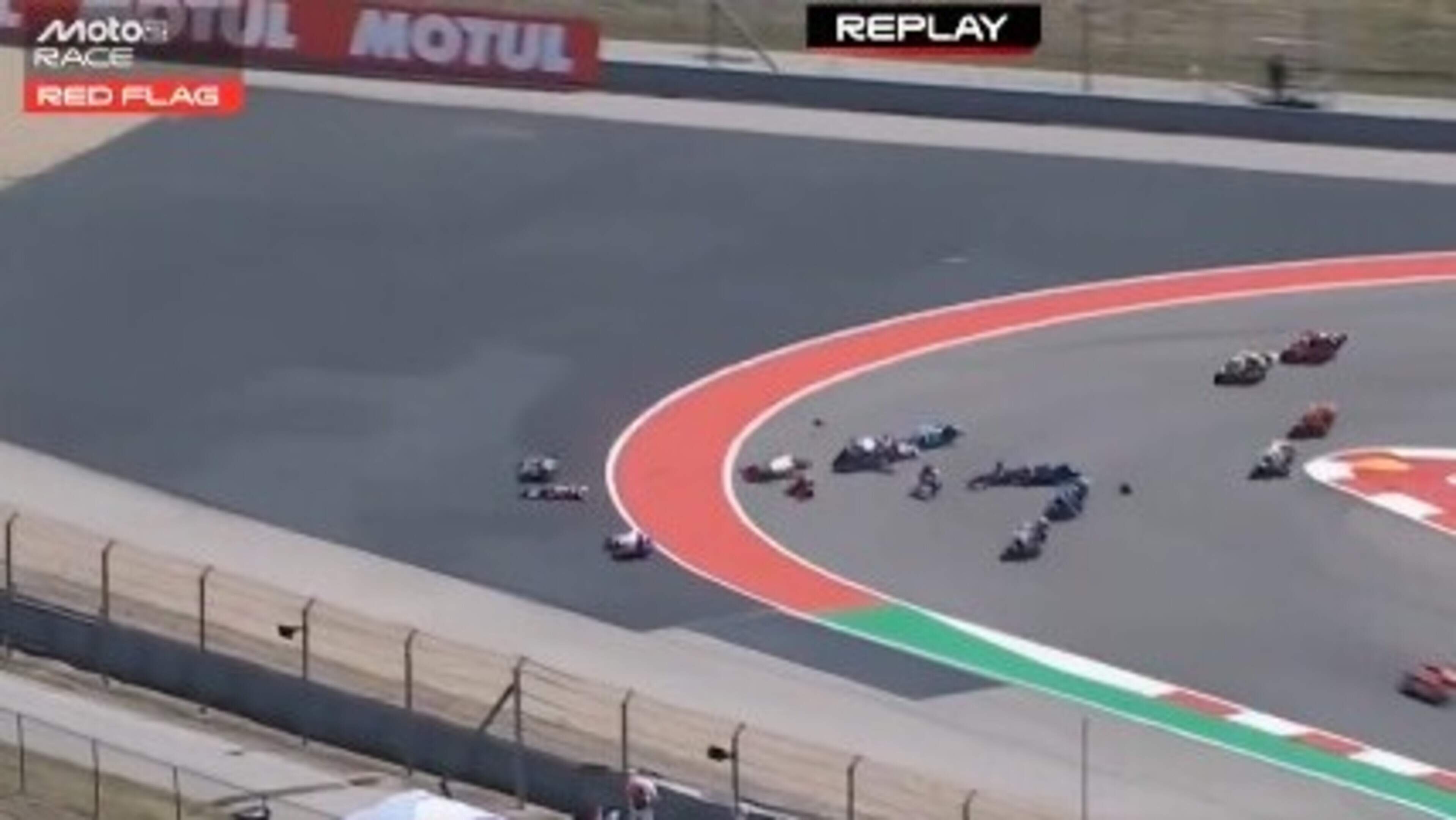 Megacrash met negen coureurs bij Moto2, Collin Veijer crasht na herstart opnieuw