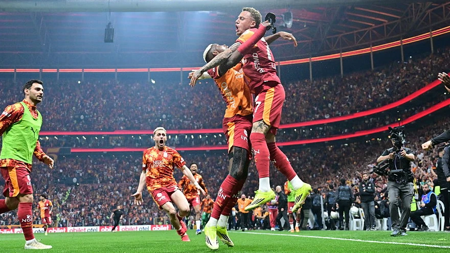Galatasaray pakt vierde titel op rij, belangrijke rol Lang in kampioensduel