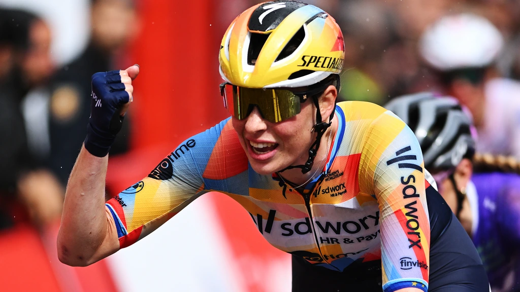 Bredewold verrast met zege in vijfde etappe Vuelta Femenina, dankzij Kopecky