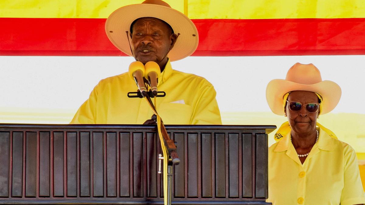 Uganda's President Museveni takes commanding lead in early election results