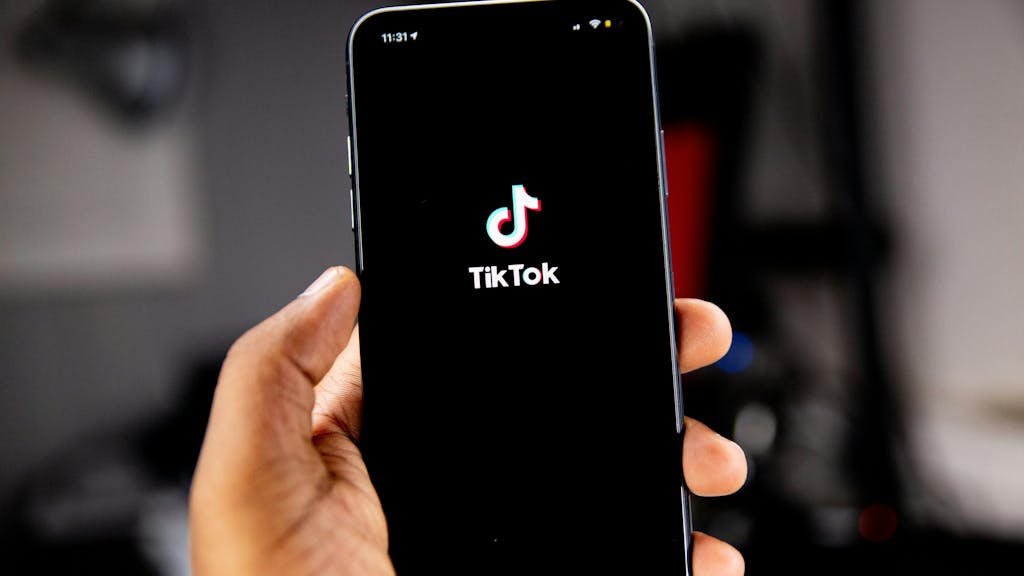 Australië zet druk op Meta, Google en TikTok: betalen voor nieuws of extra belasting