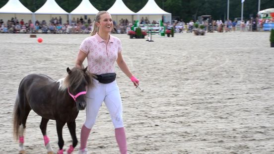 Britt Dekker geeft show in Rijs: "Ik ben gewoon Friesland-gek"