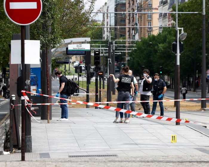 Off-duty police officer detains man who attacked three women with knives in Paris
