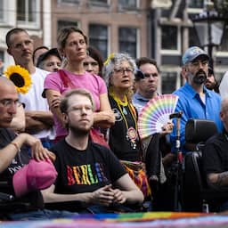 Duizenden mensen bijeen in Amsterdam na aanslag pride in Berlijn