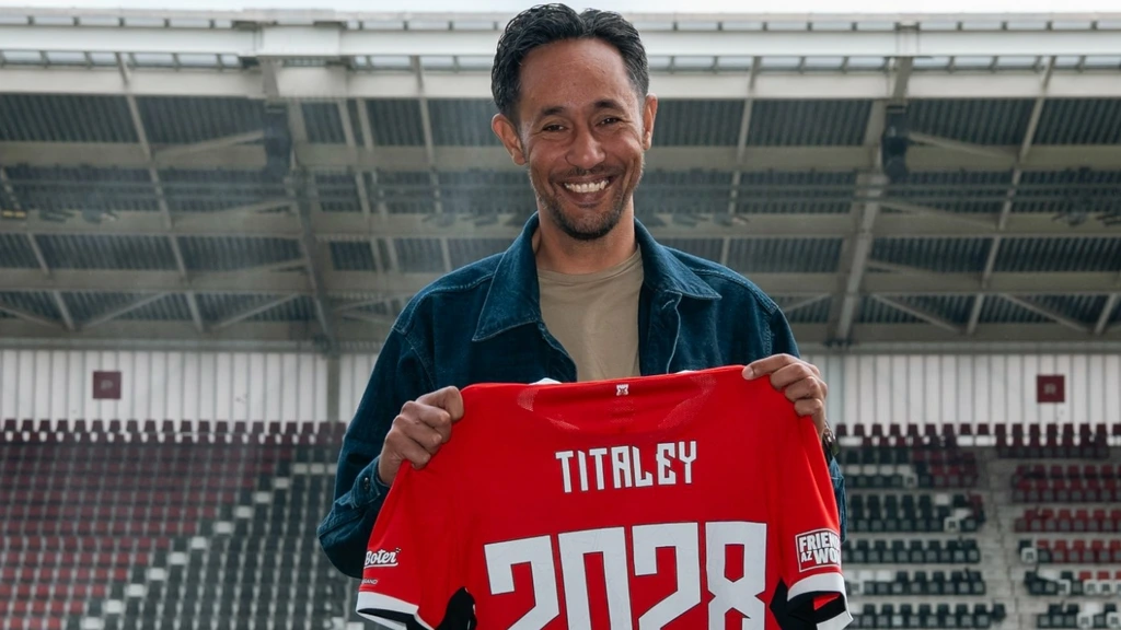 Titaley nieuwe trainer voetbalsters AZ, vormt duo met Van der Gragt