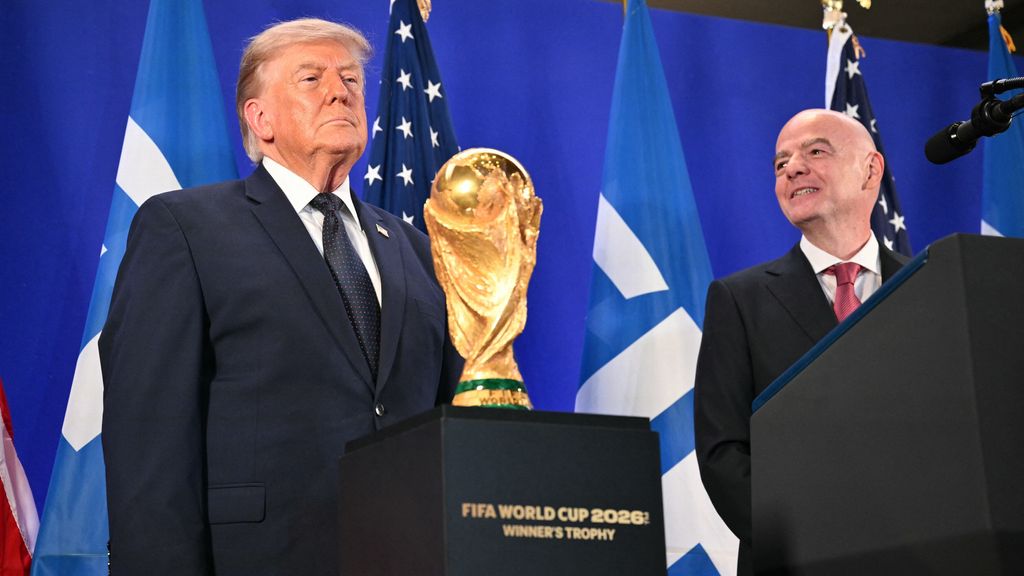 Trump en Infantino vol lof over elkaar en WK: 'Ongelooflijk succes'