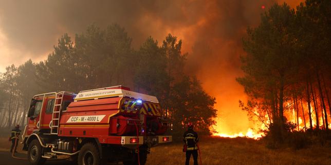 France evacuates 20,000 as fire rages in southwestern pine forest