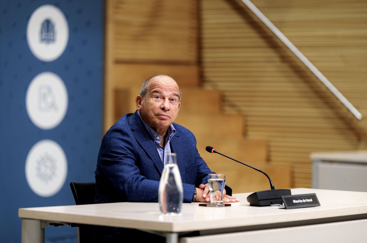 Maurice de Hond werd met zijn onderzoeken voortdurend ‘genegeerd’ door OMT en kabinet