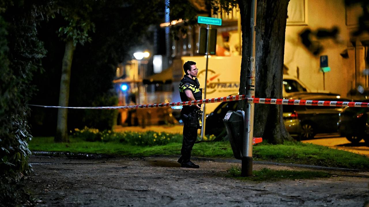 Man overleden nadat hij in water belandt in park in Tilburg
