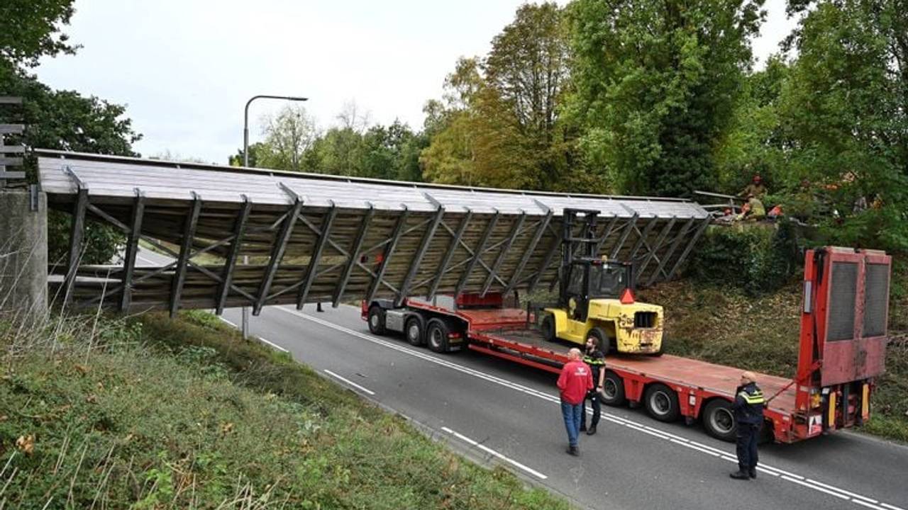 Nieuwe loopbrug nodig in Tilburg na instorting door ongeluk met vrachtwagen