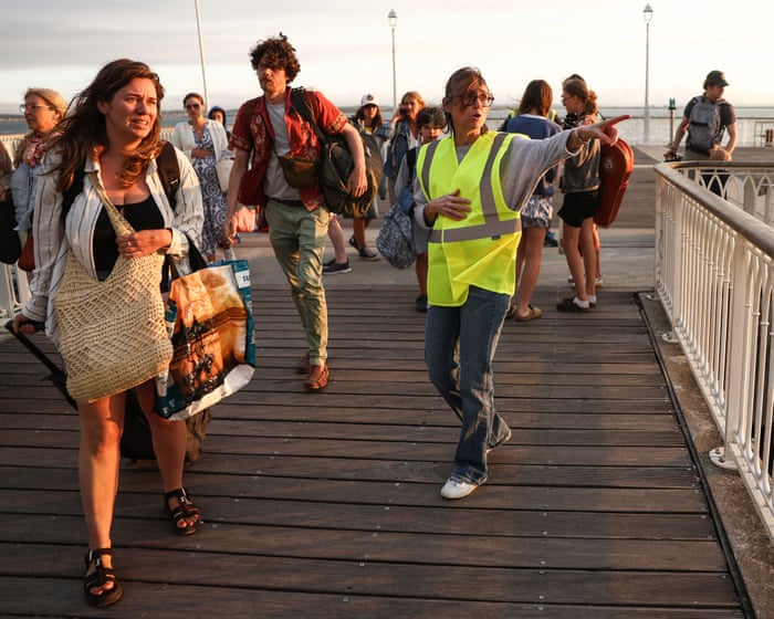 France evacuates Cap Ferret peninsula and Spain’s Sanchez warns of ‘dramatic situation’ as wildfires spread – Europe live