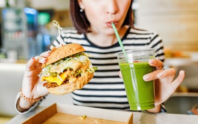Twee keer zo veel fastfood in twintig jaar tijd: ‘Tijd om ongezond eten net zo te behandelen als roken en drinken’